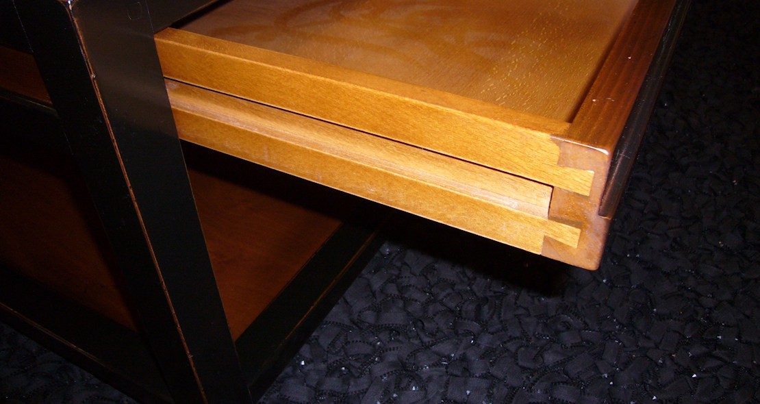 Table basse rectangulaire en Merisier avec tiroirs