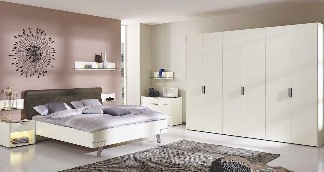 Chambre à coucher Hulsta Fena en blanc mat avec armoire 5 portes